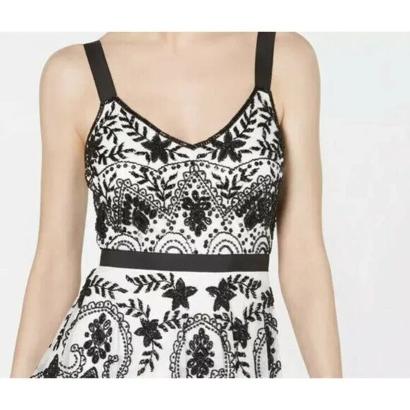 ADRIANNA PAPELL HAND-BEADED COCKTAIL DRESS - Size 6 - Picture 6 of 9